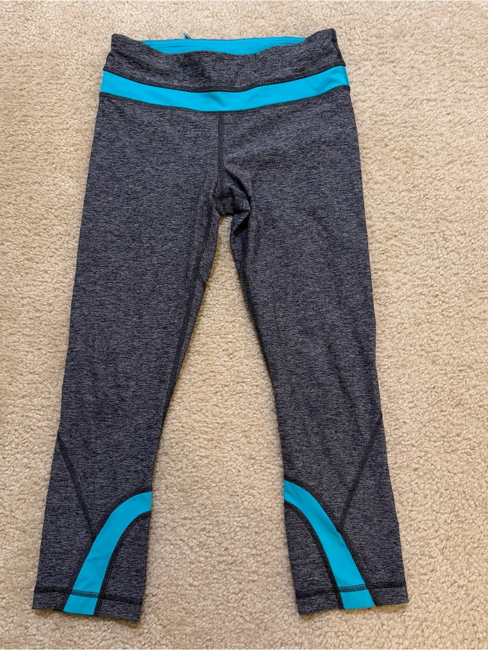 Lululemon Run: Inspire Crop II All Luxtreme Blue Tropics Size 4